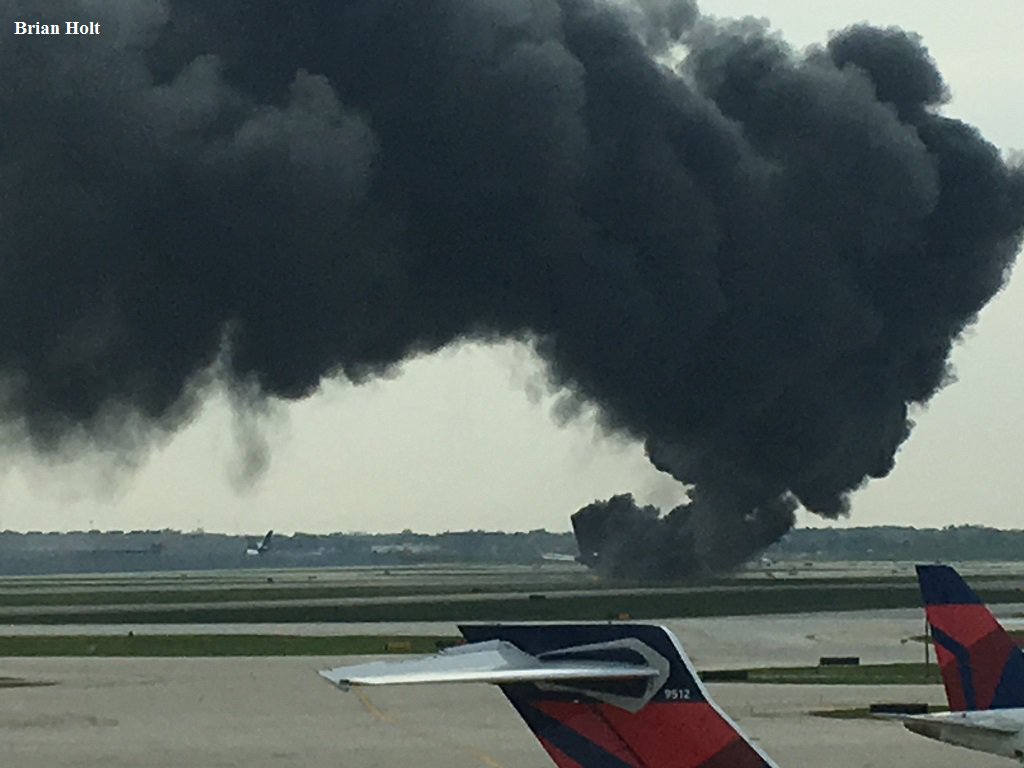 American Airlines Plane Catches Fire at O'Hare Airport, Passengers